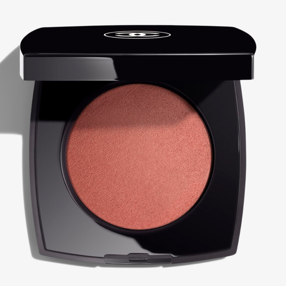CHANEL Cream to powder blush. Color Rose Radiant. New
